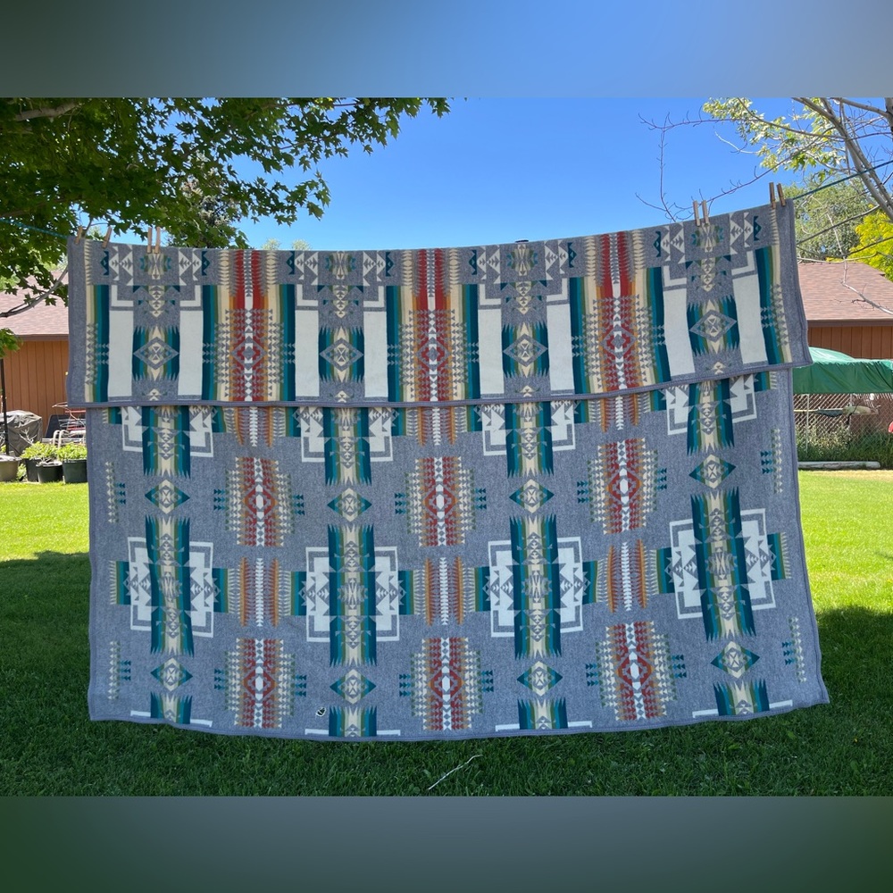 Pendleton wool blend blanket-small flaw - Picture 3 of 10